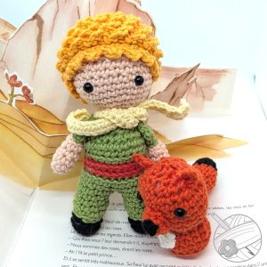Garçon aux cheveux dorés et son renard